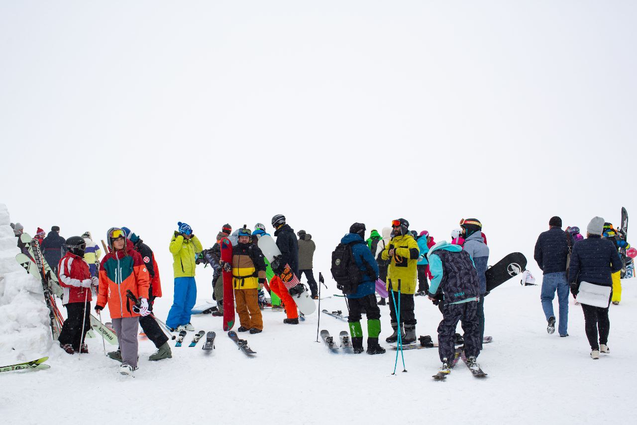 Более 2 тыс. гостей принял курорт «Эльбрус» в первые выходные нового горнолыжного сезона. ЕвроМедиа
